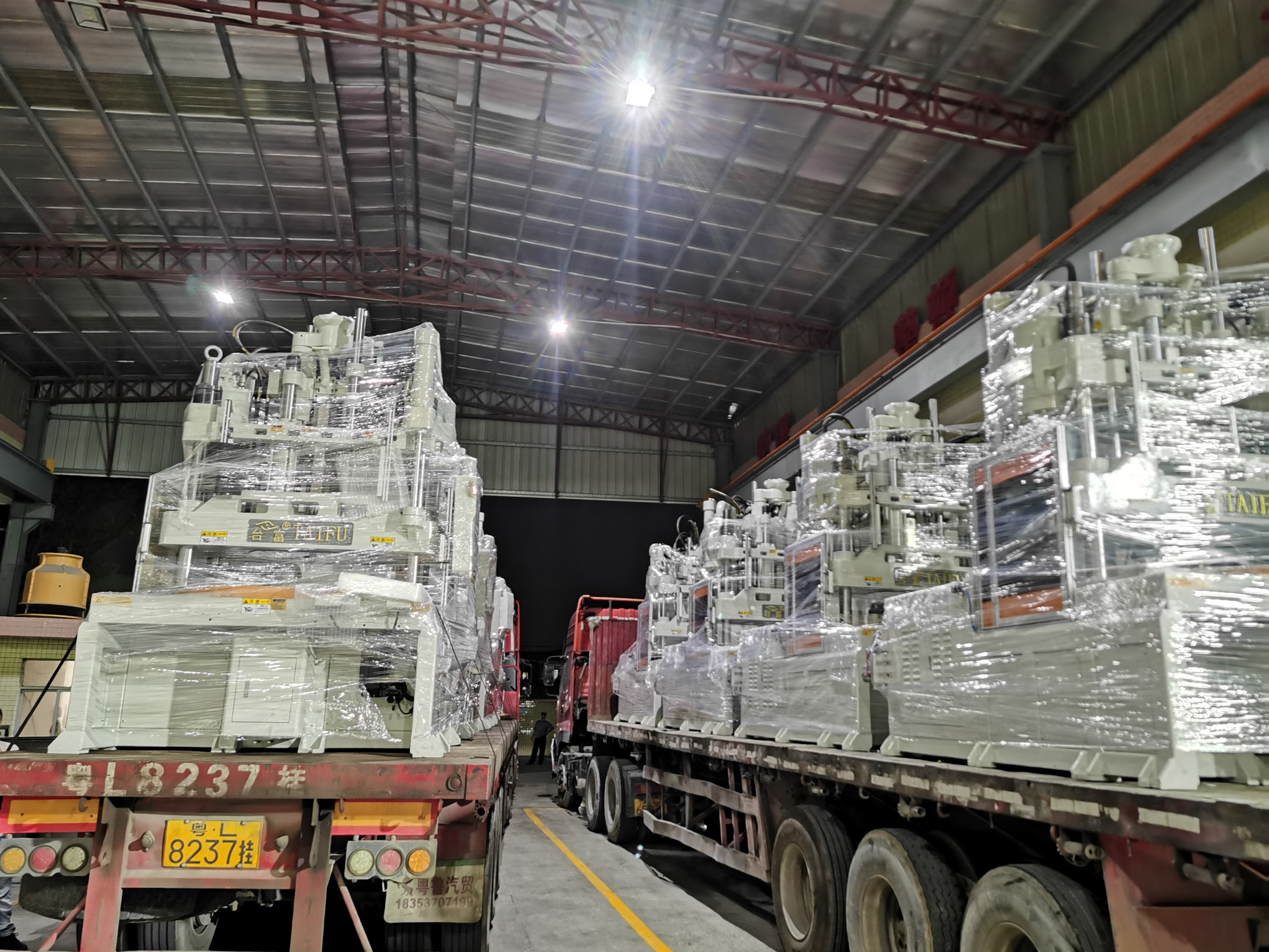 臺(tái)富機(jī)械的立式滑板注塑機(jī)生產(chǎn)設(shè)置對(duì)蓄能器